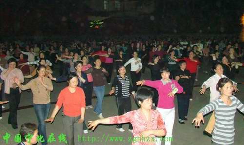 廣場健身舞舞熱翠城