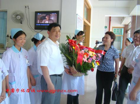 鮮花送給“白衣天使”