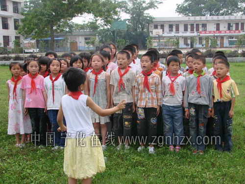 寧化1.6萬名少先隊員歌唱祖國慶六一