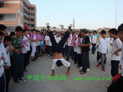 豐富課余生活 展現(xiàn)學(xué)生特長