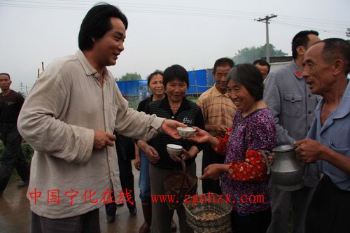 像當年支持紅軍那樣支持拍攝《共和國搖籃》