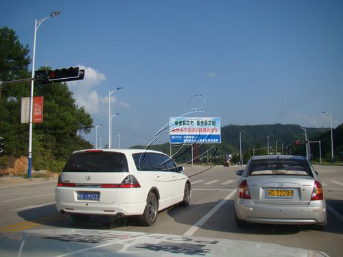 記者提醒：警惕城區“紅綠燈”成擺設