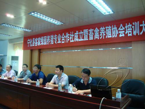 四川農大專家來寧傳經 百余養豬大戶受益