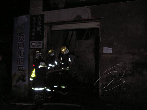 寧化民房突起大火   消防官兵降服火魔