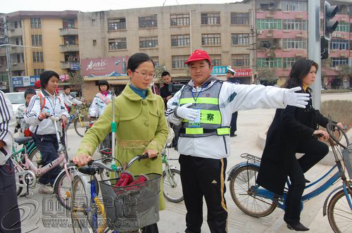 寧化8名“一日警察”“上崗執(zhí)勤”