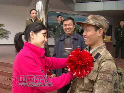 寧化31名大學生攜筆從戎