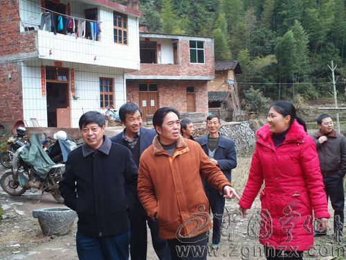 巫福生縣長深入治平畬族鄉慰問調研