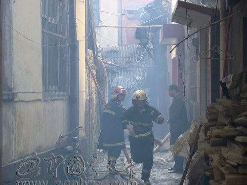 寧化城區角頭街一民宅起火  幸無人員傷亡