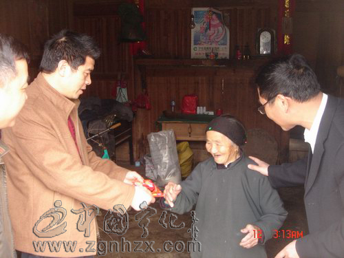 肖秀沐等看望慰問庫區(qū)移民