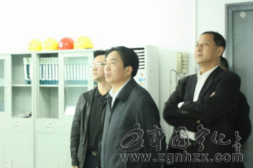 巫福生劉日太慰問春節值班一線干部職工