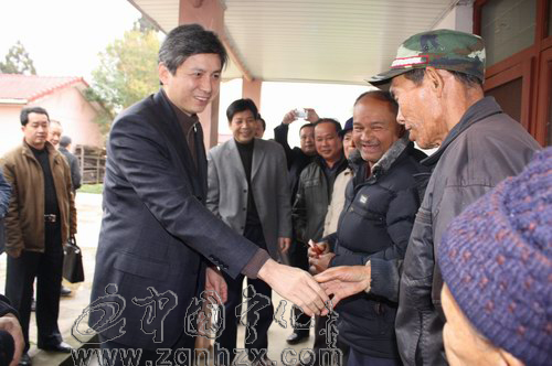 寧化縣廣泛開展“送溫暖獻愛心”活動