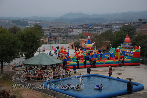 寧化：市民喜慶新春　稱贊城區(qū)變化