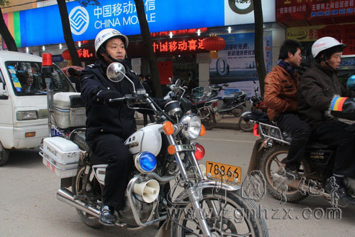 寧化城區(qū)“交通保姆”保暢通