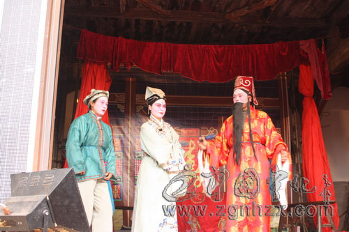 半溪村“二郎神”進農家  唱大戲盼豐年