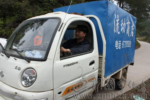 穿梭在鄉(xiāng)村的“送貨郎 ”朱偉東