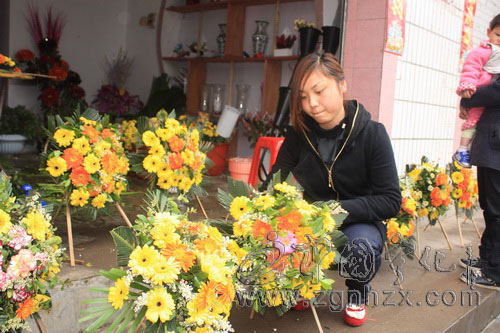 今年清明節(jié)，鮮花祭掃漸成主流