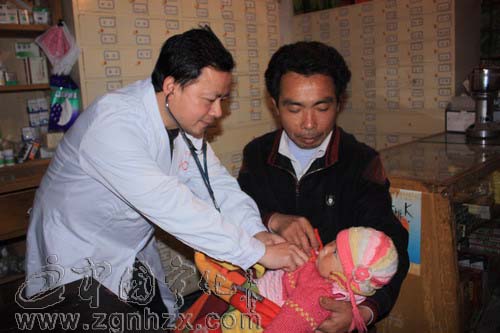 鄧光洪：農(nóng)民的“貼心醫(yī)生”