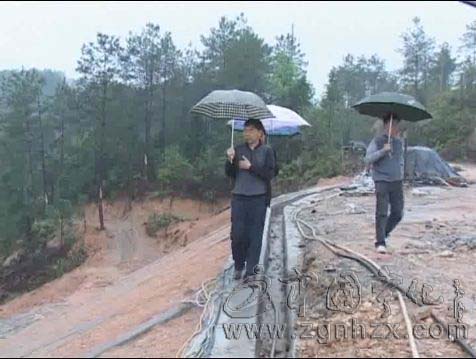 副縣長李平生到水庫檢查防汛工作