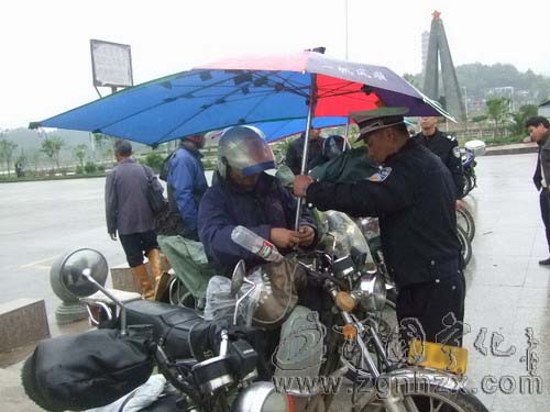 摩托車安裝“太陽傘” 摘!