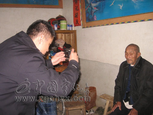 寧化民警為九旬老人辦理二代證