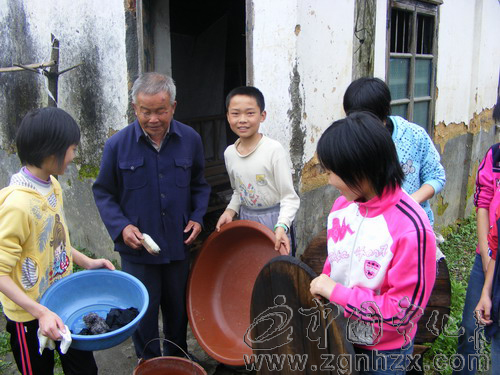 河龍中心學校學生學“感恩”