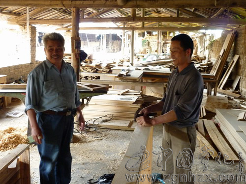 黃兆龍：搏擊商海　造福桑梓