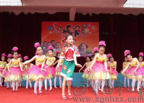 寧師附小載歌載舞歡慶“六一”