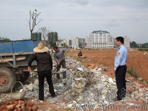 縣城監大隊開展建筑垃圾專項整治