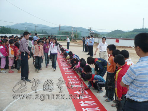 寧化曹坊千人簽名倡議建設(shè)平安校園