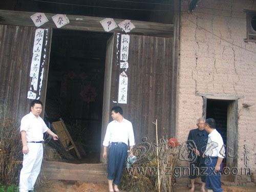 淮土鄉(xiāng)200余鄉(xiāng)村干部迅速開展災(zāi)后自救