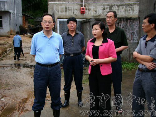 陳忠杰深入部分鄉(xiāng)鎮(zhèn)檢查指導(dǎo)救災(zāi)工作