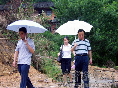 林福生深入安樂鄉(xiāng)指導(dǎo)抗災(zāi)救災(zāi)工作