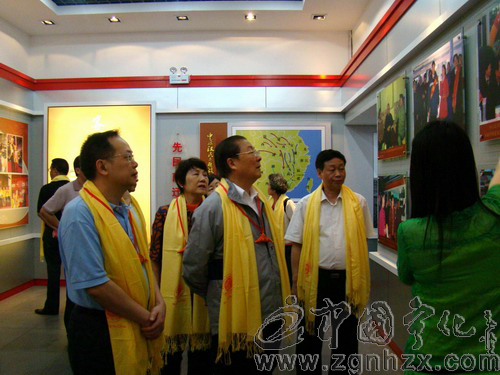 饒穎奇率參訪團(tuán)來寧考察