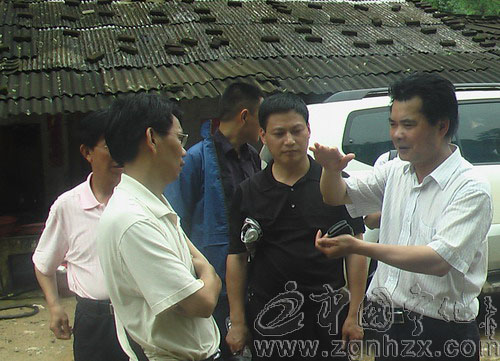 省地質(zhì)專家來白水寨勘查并提出處置意見