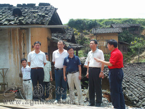 省民宗廳施文副廳長到治平畬族鄉指導抗洪救災