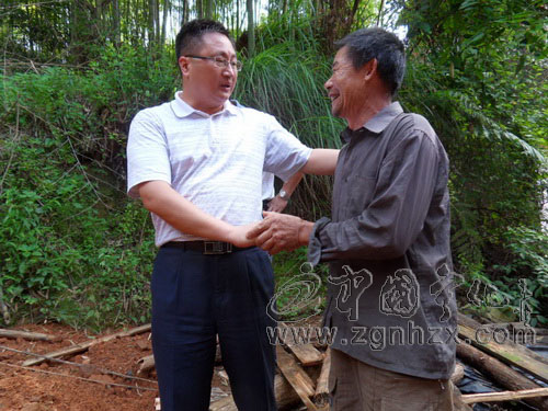 曹坊鄉(xiāng)：“七一”慰問(wèn)受災(zāi)貧困戶36戶