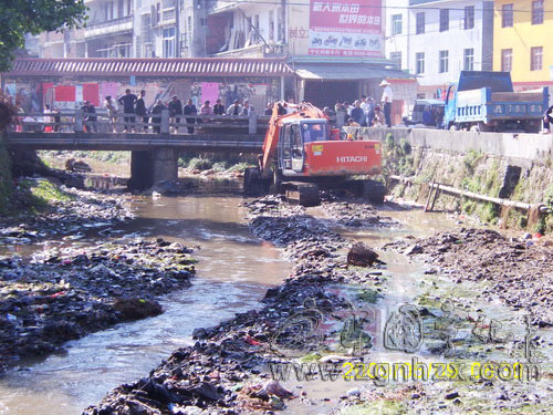 曹坊鄉(xiāng)集鎮(zhèn)小河恢復清澈美景