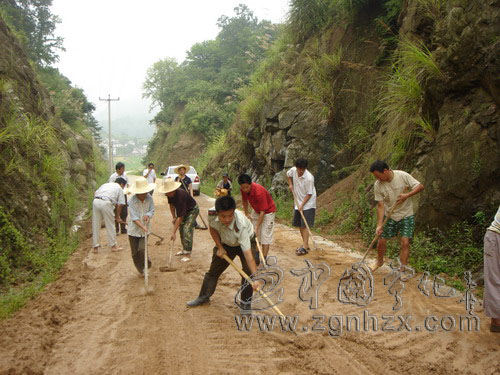 方田鄉(xiāng)50名基干民兵義務勞動慶“八一”