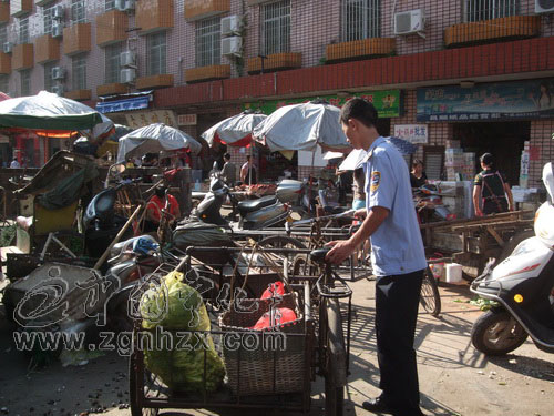 江某阻擾執法被拘9天罰款500元