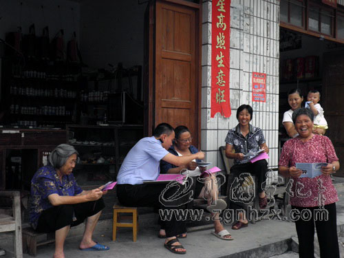 寧化民警入戶宣傳防騙知識