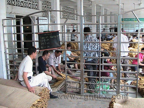 泉上鎮(zhèn)認(rèn)真打好煙葉收購(gòu)攻堅(jiān)戰(zhàn)