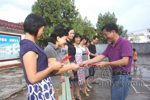 獻(xiàn)禮教師節(jié)　中國寧化在線慰問特校教師