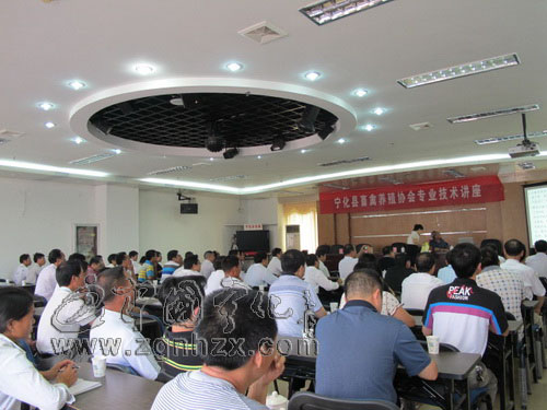 省畜牧獸醫(yī)學(xué)會專家來寧化講學(xué)