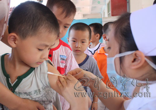 寧化萬余幼兒免費接種麻疹疫苗
