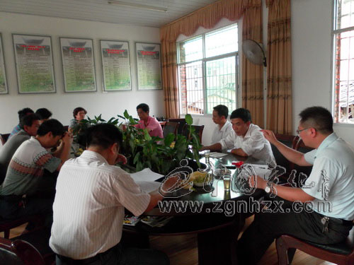 曹坊鄉點評會促進“點”上工作