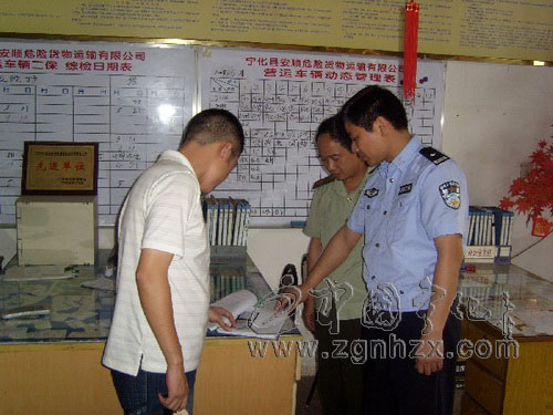 寧化交警開展國慶節(jié)前危險化學(xué)品運輸檢查