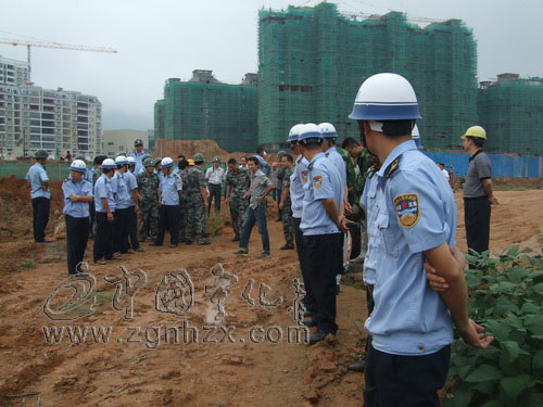 部門聯動清障 推進江濱南路建設