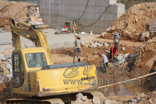 國慶城建戰(zhàn)正酣 翠江兩畔施工忙