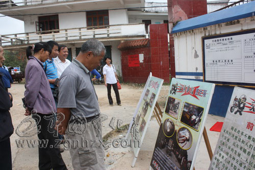中沙派出所民警“擺攤”送安全
