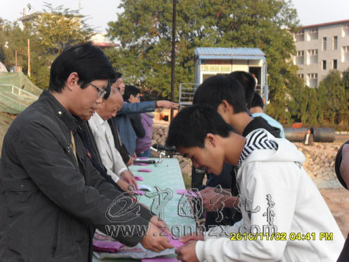 寧化二中90名貧困學(xué)子受黃仲咸教育基金資助